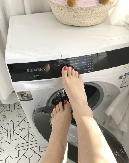 年轻的女教师2在线观看_国产剧电影在线看